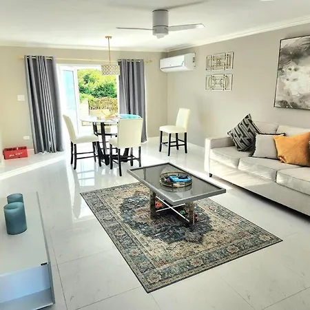 Modern Luxury 2-Bedroom 2.5-Bathroom Townhouse